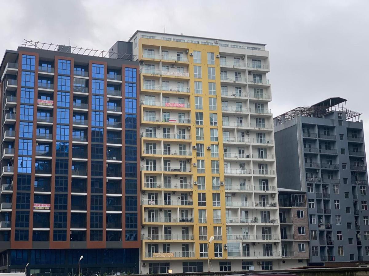 Бежевые Апартаменты Batumi Exteriör bild