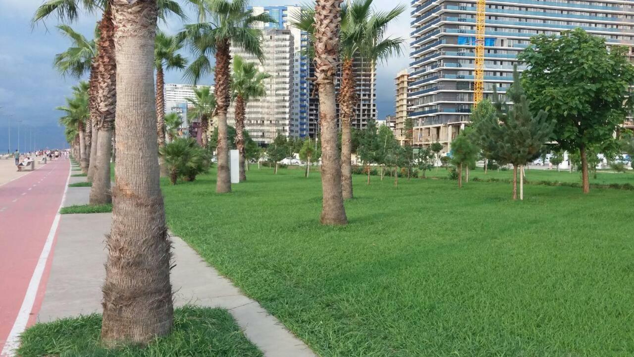 Бежевые Апартаменты Batumi Exteriör bild