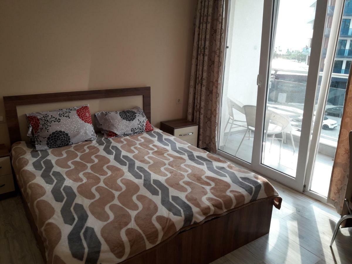 Бежевые Апартаменты Batumi Exteriör bild