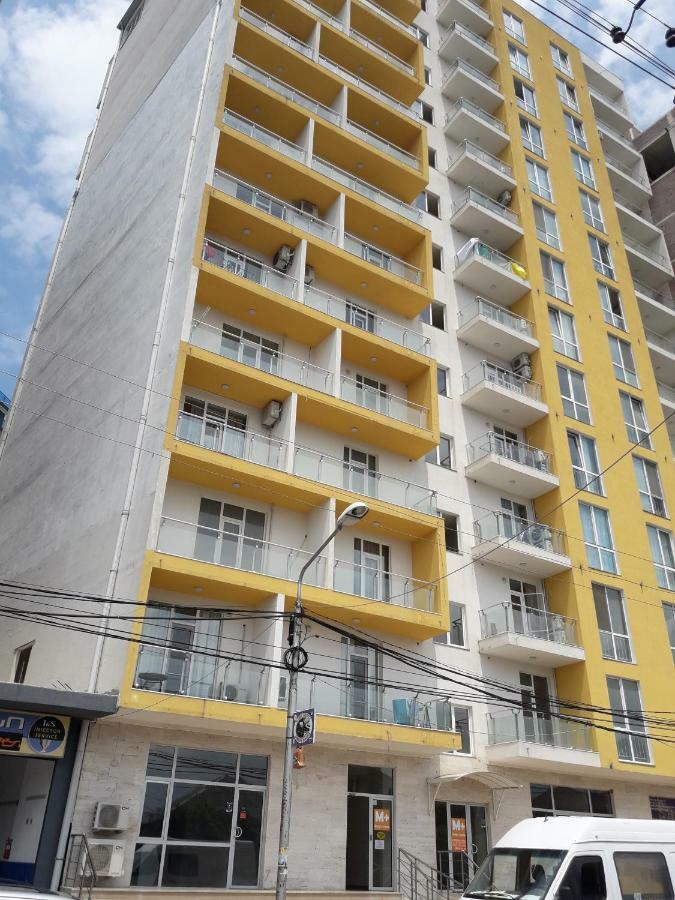 Бежевые Апартаменты Batumi Exteriör bild